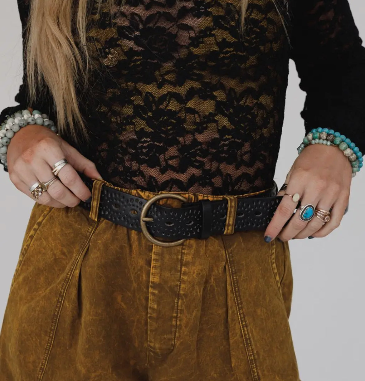 Black Eyelet Round Buckle Belt